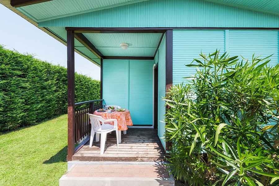 Esterno del Mini-bungalow Jolly immerso nel verde