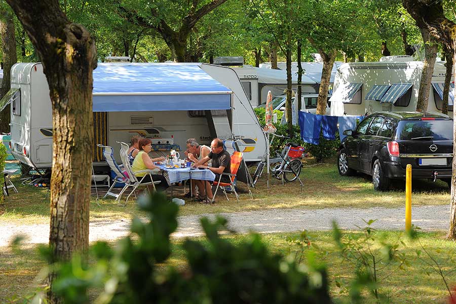 Piazzole con roulotte