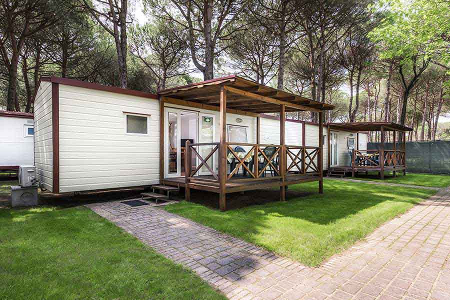 Maxi caravan Prestige per 5 persone con terrazza e giardino frontale