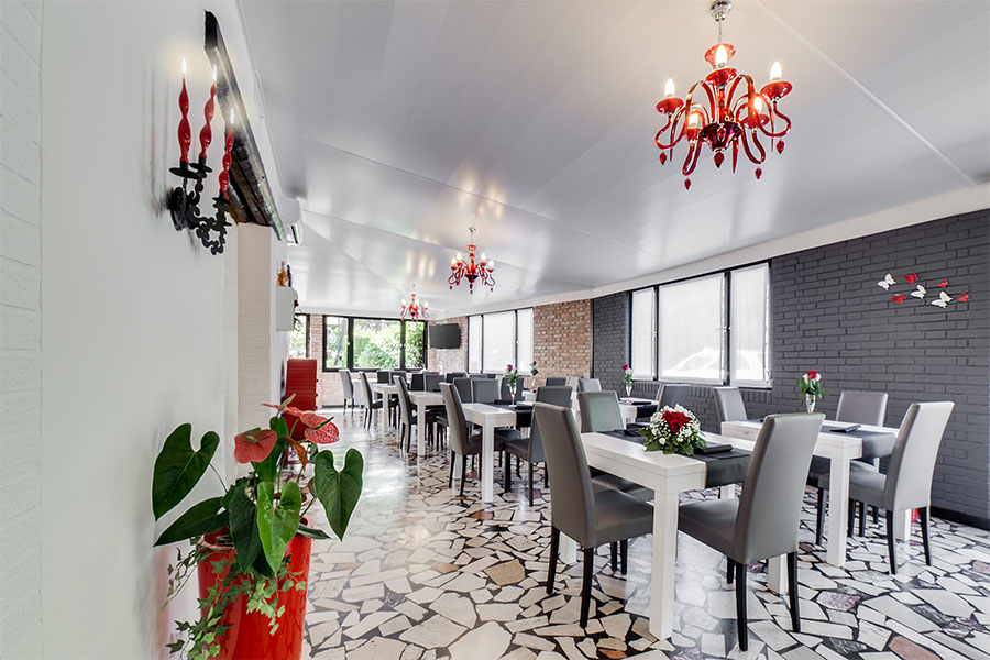 Ristorante con arredo moderno 